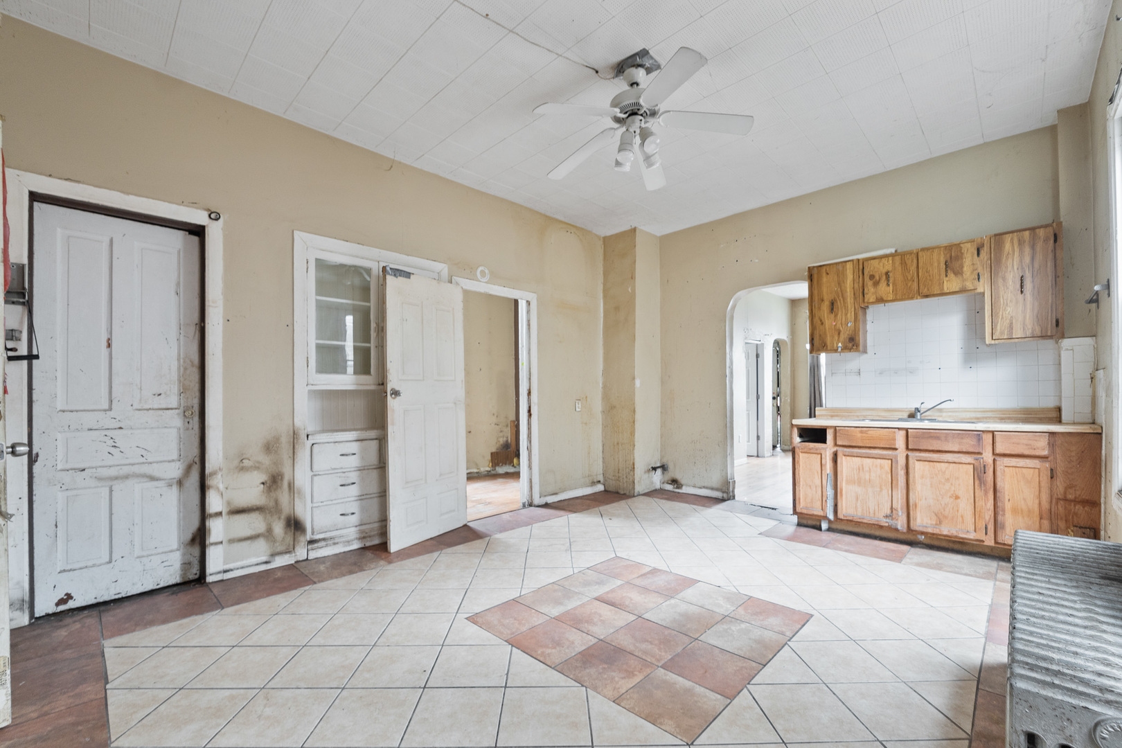 2706 S Trumbull Avenue Property Photo 6