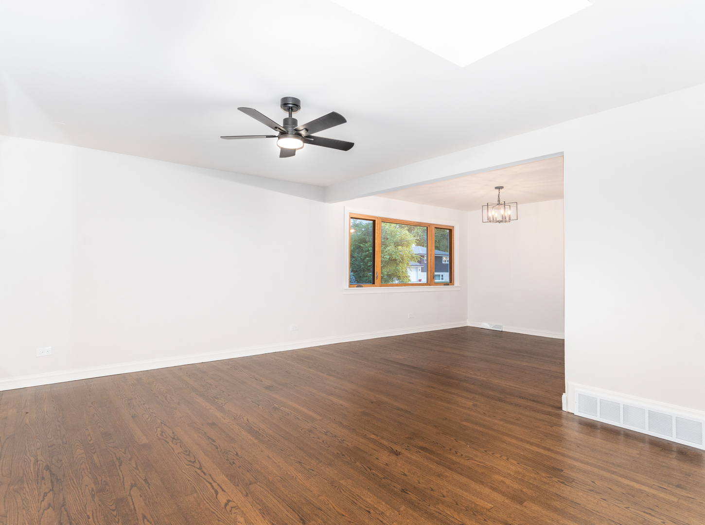 10458 S 81st Avenue Property Photo 4
