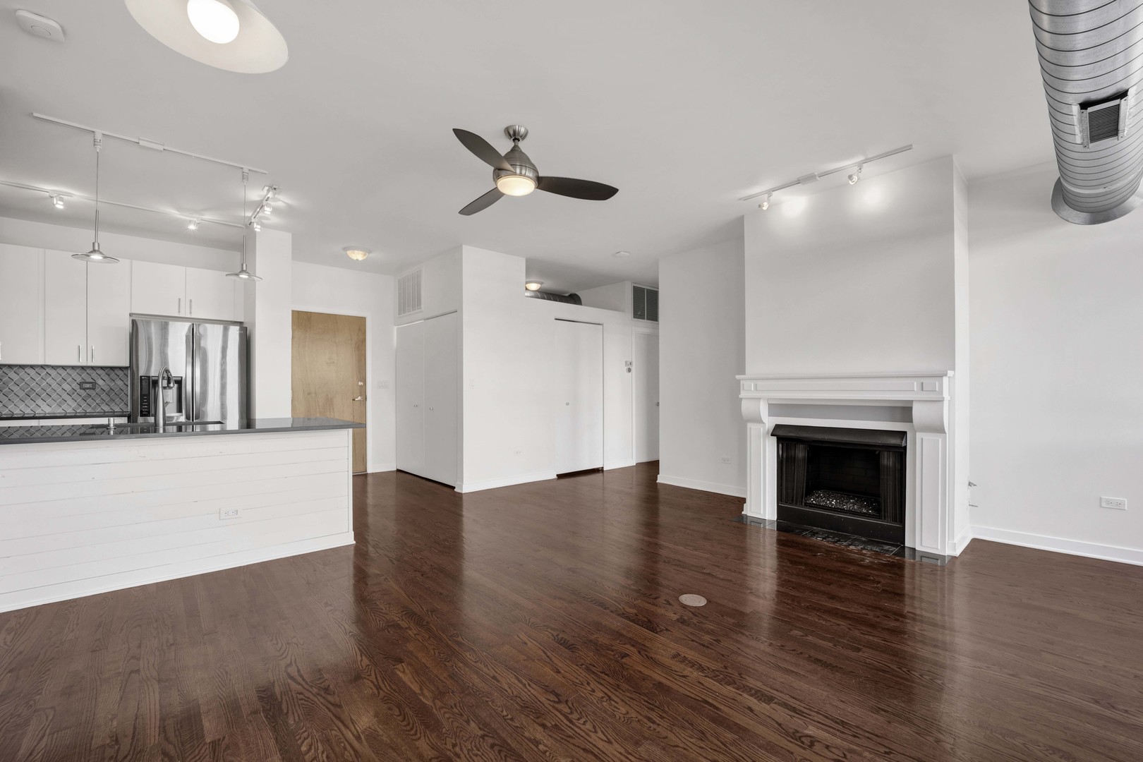 1111 W 15th Street 410 Property Photo 6