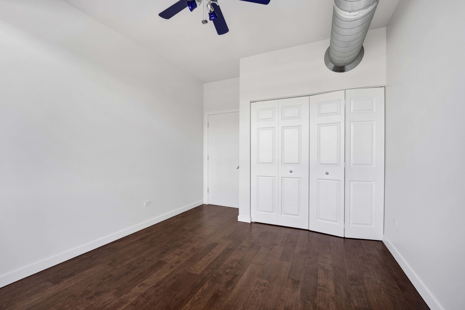1111 W 15th Street 410 Property Photo 17