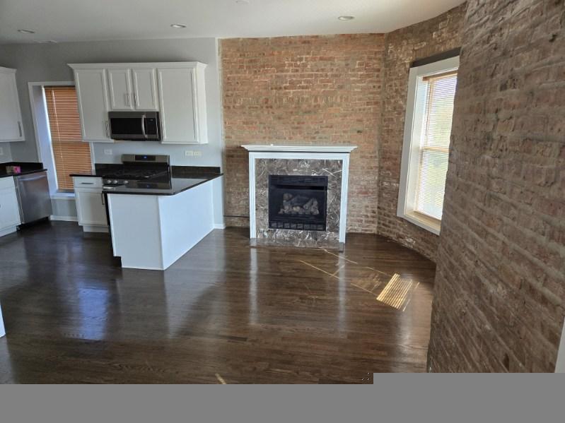 5900 S Prairie Avenue 2 Property Photo 3