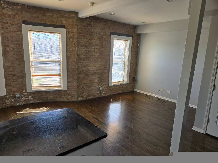 5900 S Prairie Avenue 2 Property Photo 5