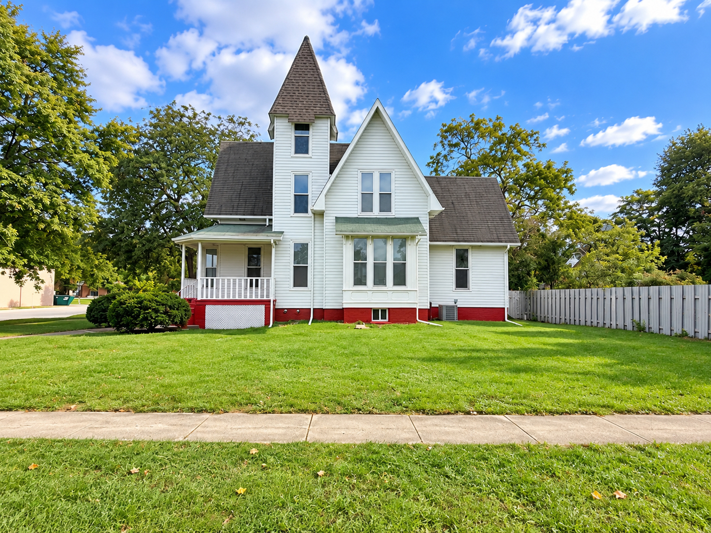 208 W Pells Street Property Photo 1
