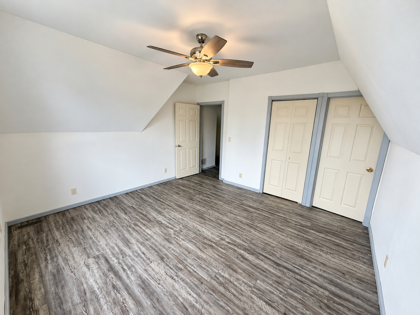 208 W Pells Street Property Photo 6