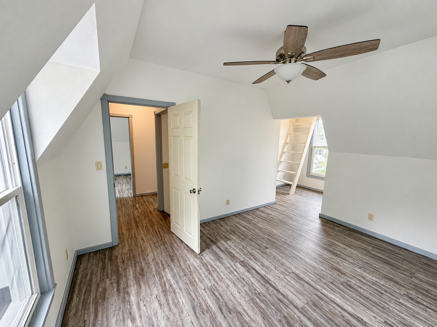 208 W Pells Street Property Photo 8