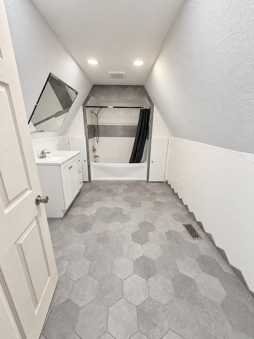 208 W Pells Street Property Photo 10