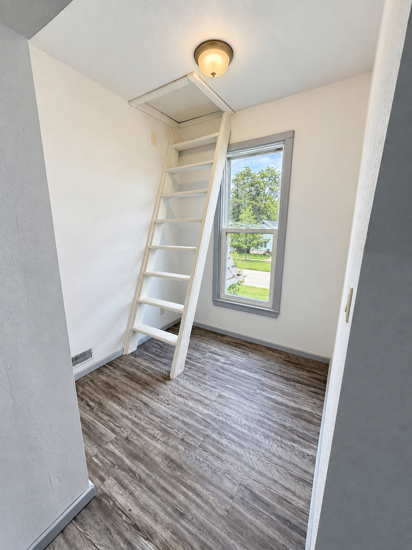 208 W Pells Street Property Photo 19