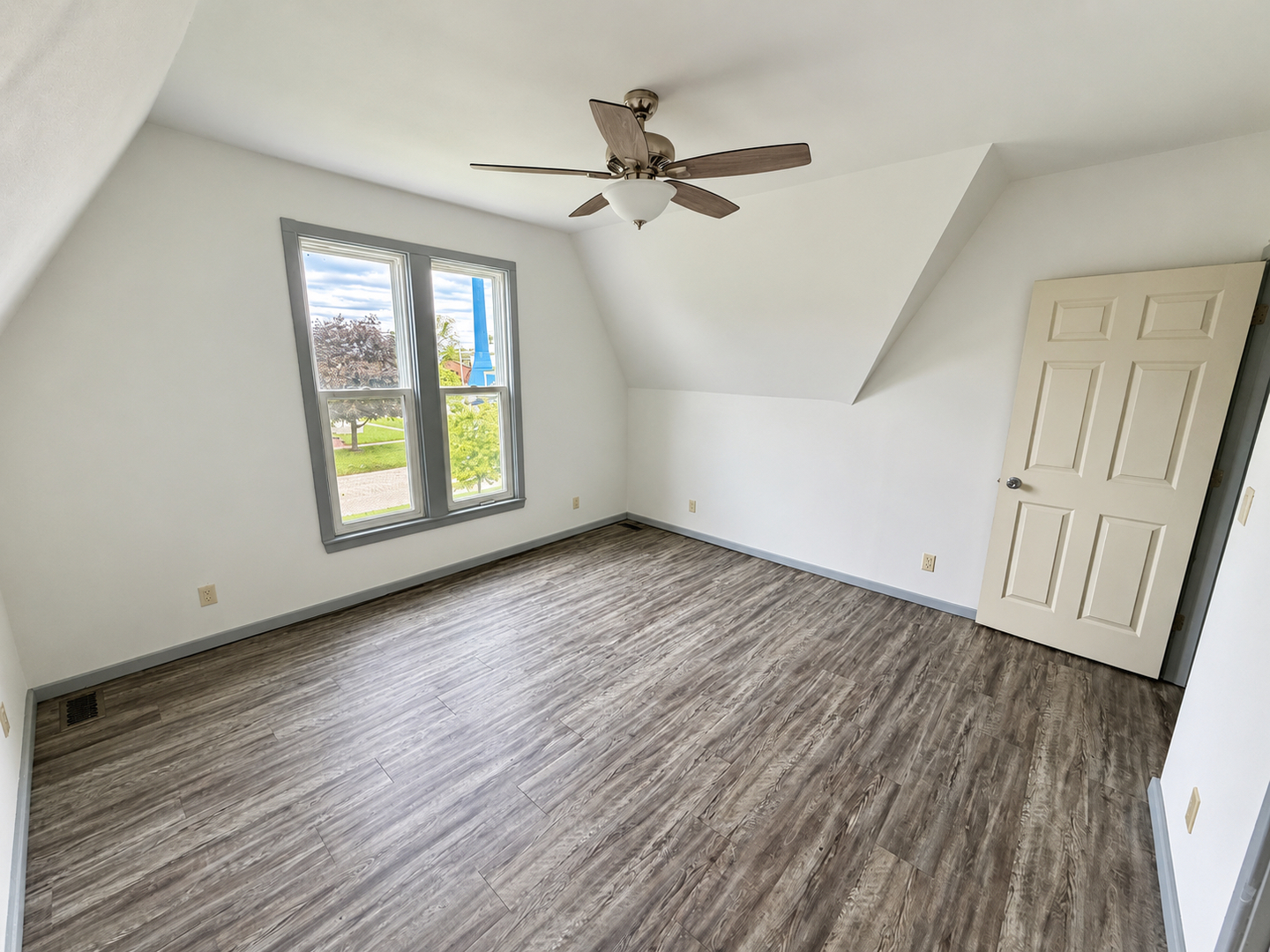 208 W Pells Street Property Photo 41