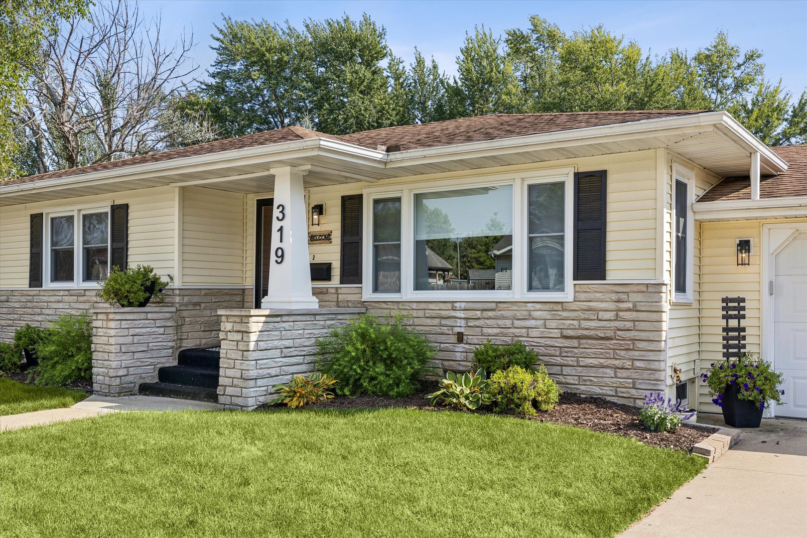 319 4th Street Property Photo 5