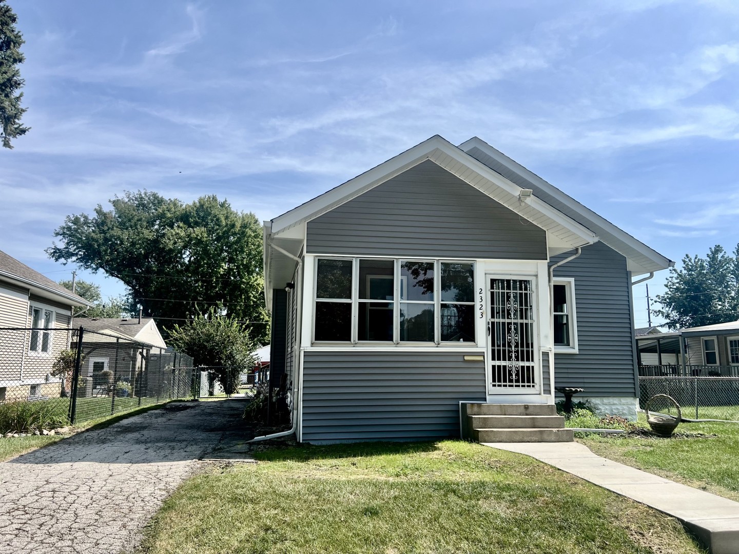2323 Jackson Avenue Property Photo 1