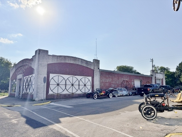 201 E Exchange Street Property Photo 1