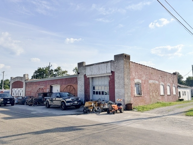 201 E Exchange Street Property Photo 3