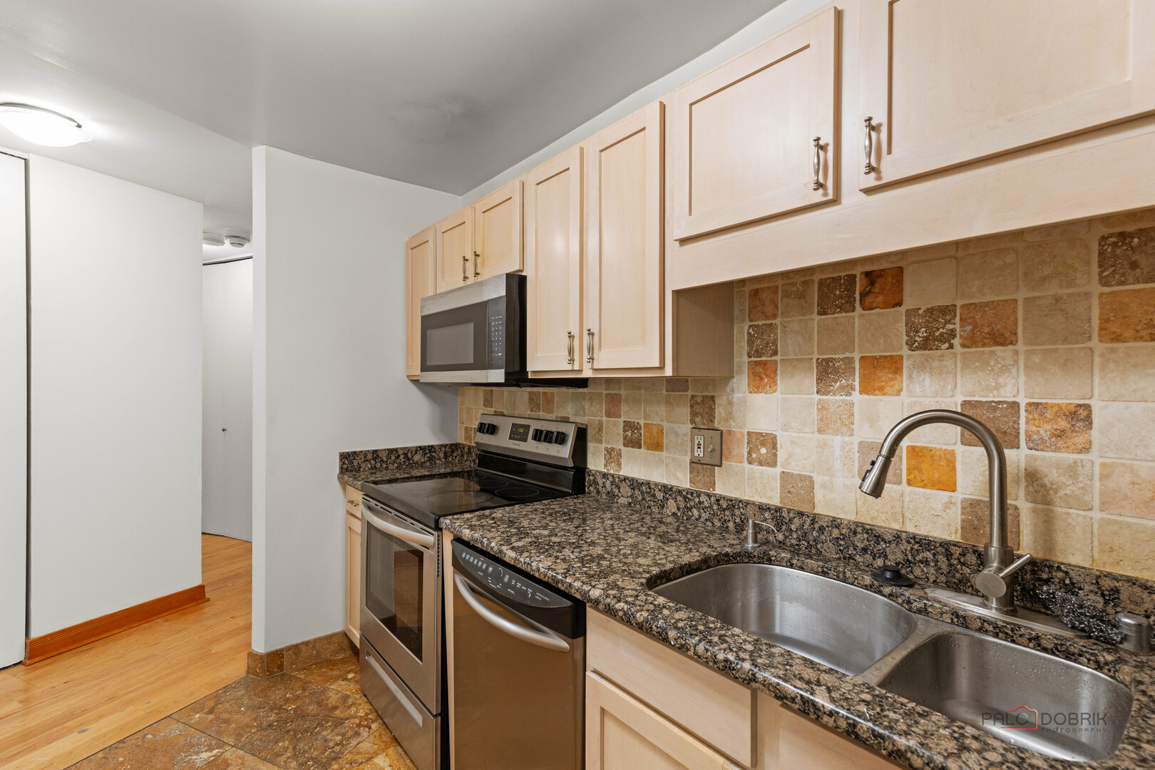 211 E Ohio Street 2015 Property Photo 5