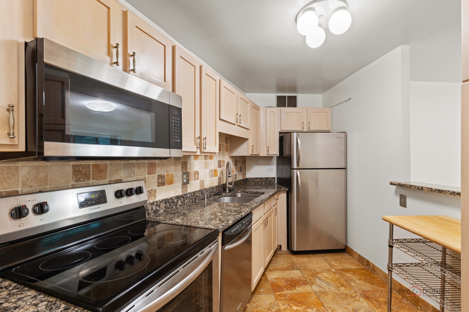211 E Ohio Street 2015 Property Photo 6