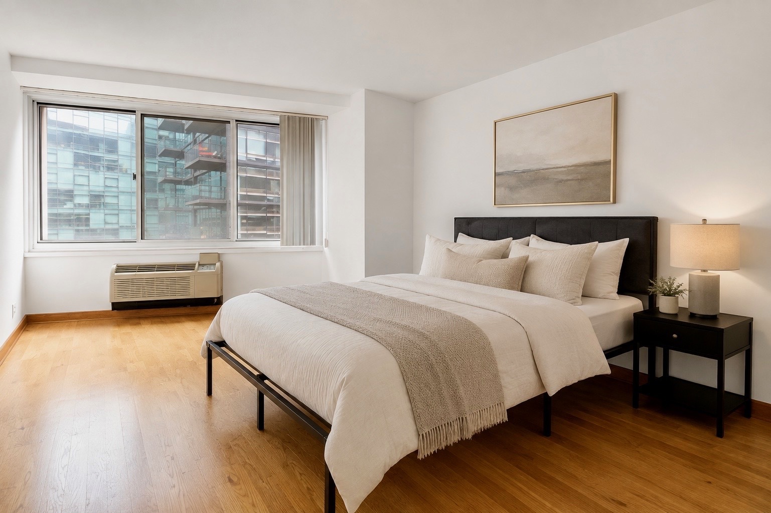 211 E Ohio Street 2015 Property Photo 11