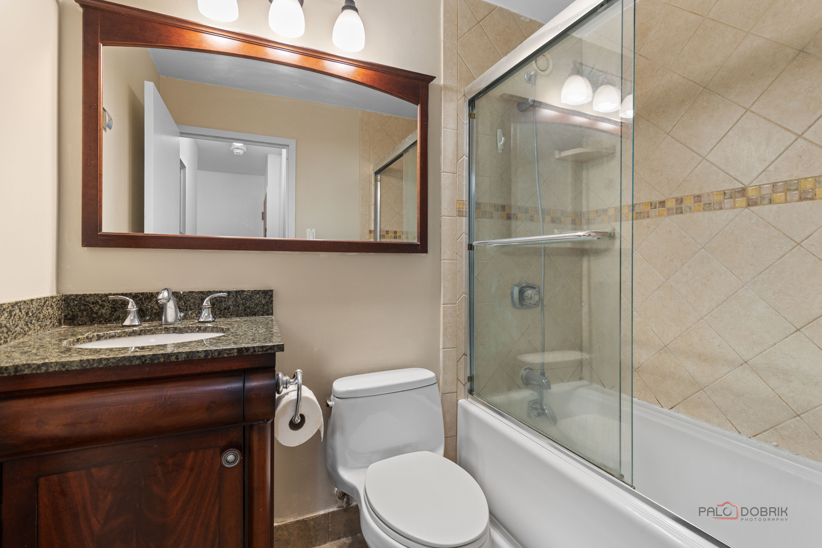 211 E Ohio Street 2015 Property Photo 12