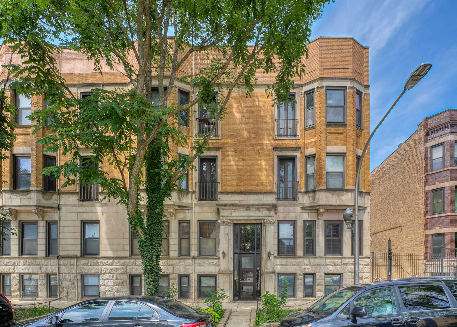4214 N Kenmore Avenue GF Property Photo 1