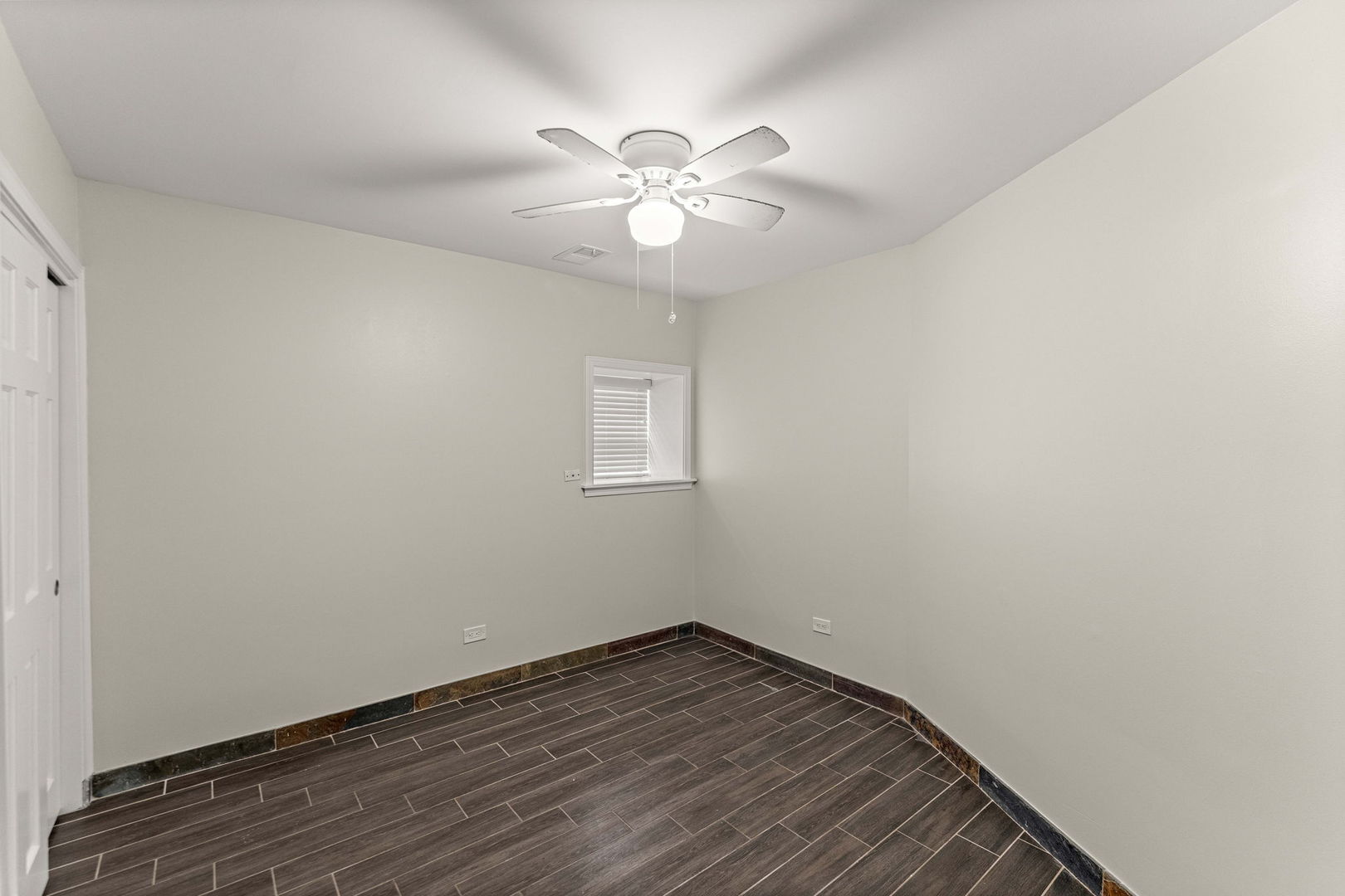 4214 N Kenmore Avenue Gf Property Photo 12