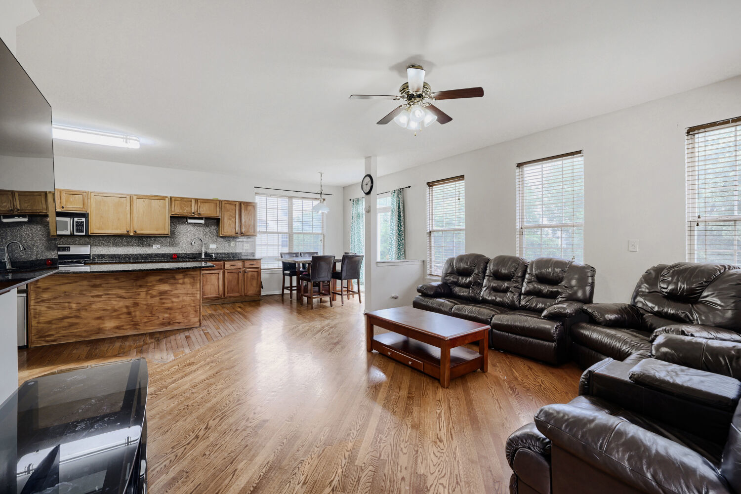 16 Clover Circle Property Photo 8