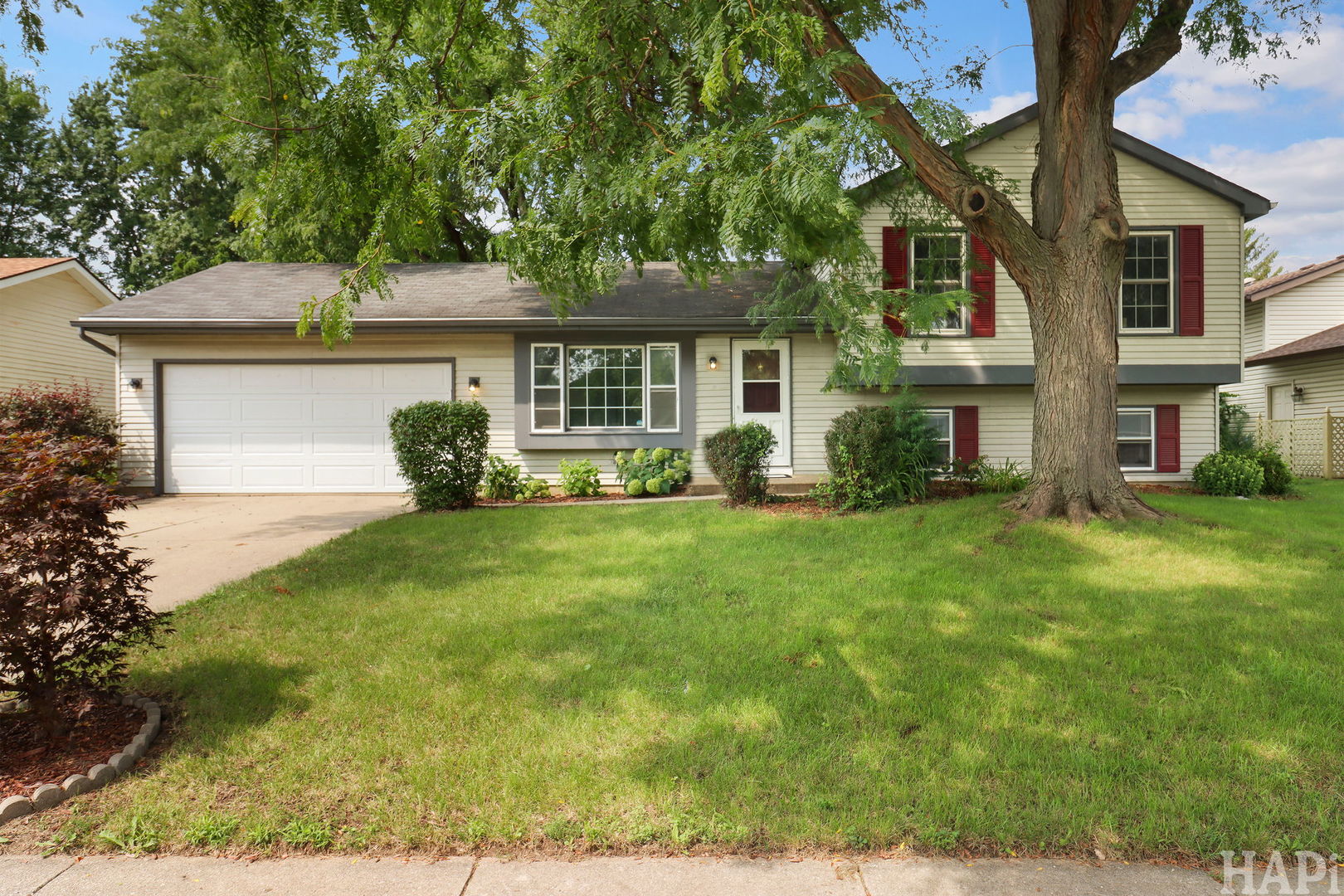 5014 W Greenbrier Drive Property Photo 2