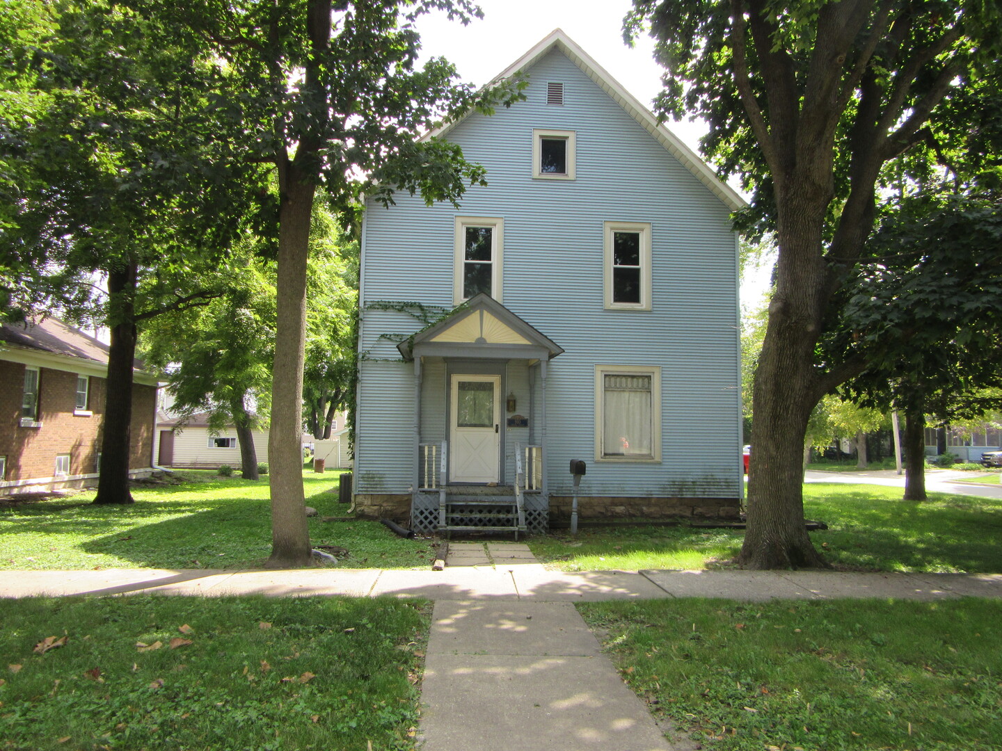 910 Oneida Street Property Photo 2