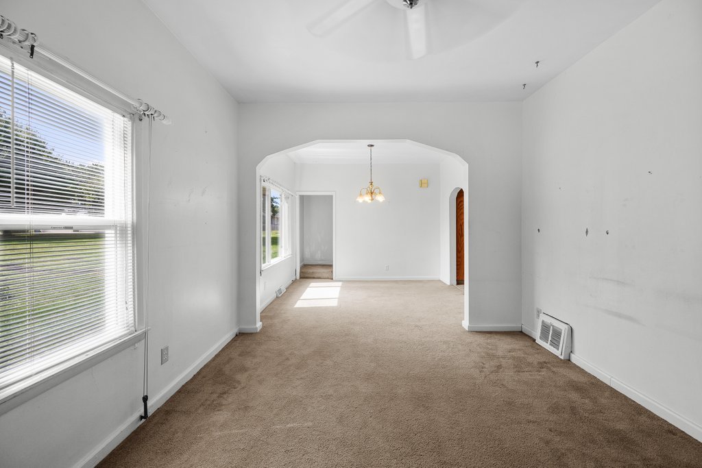 2421 34th Street Property Photo 2