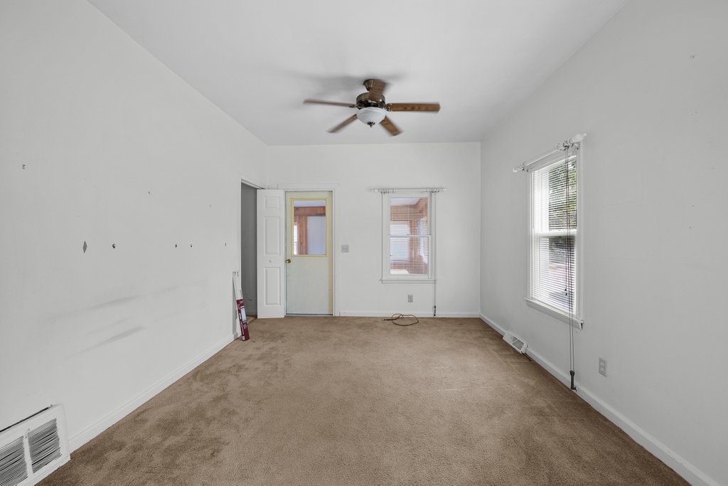 2421 34th Street Property Photo 3