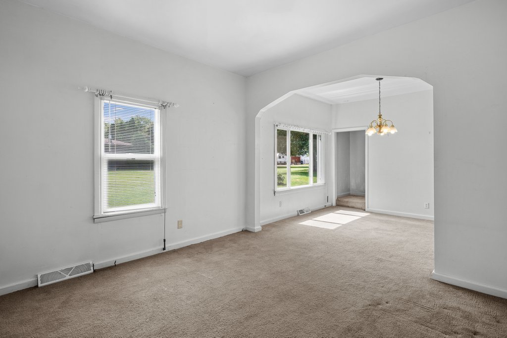 2421 34th Street Property Photo 4