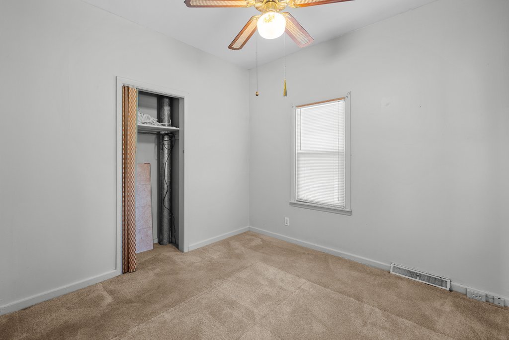 2421 34th Street Property Photo 5