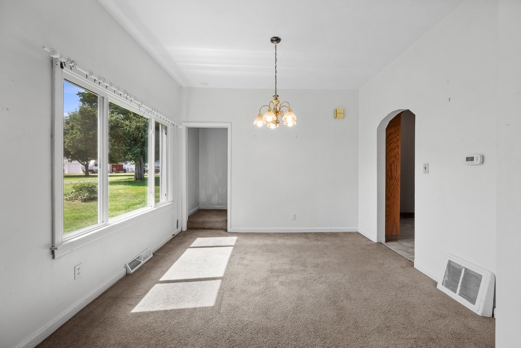 2421 34th Street Property Photo 7
