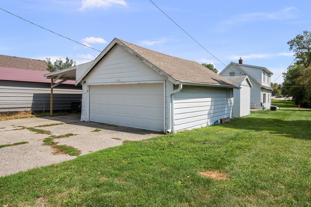 2421 34th Street Property Photo 23