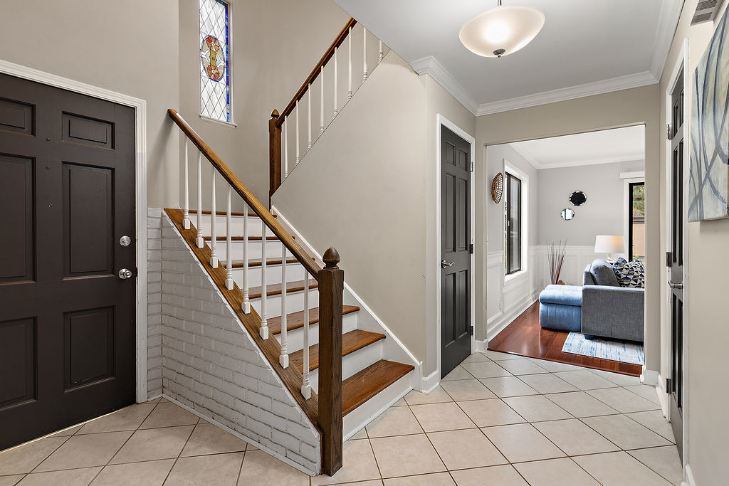 1296 Farnsworth Lane Property Photo 3