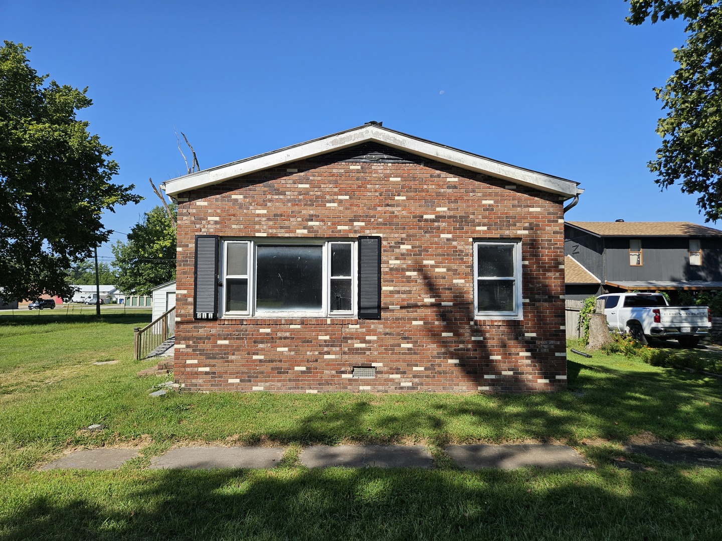 211 N Seba Street Property Photo 1
