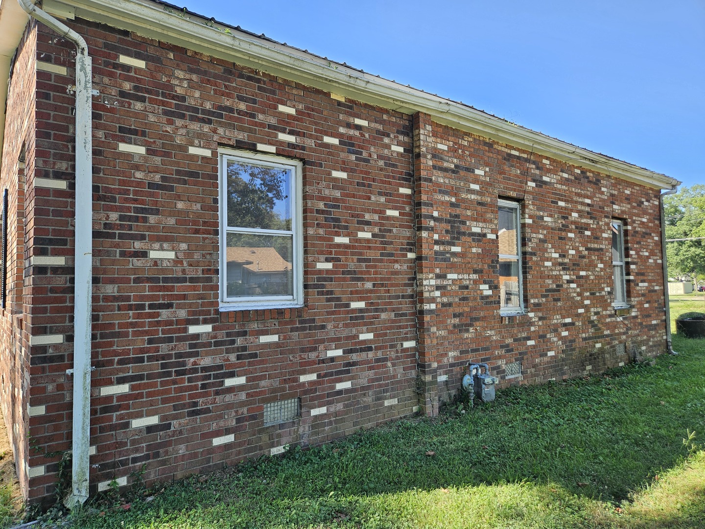 211 N Seba Street Property Photo 2
