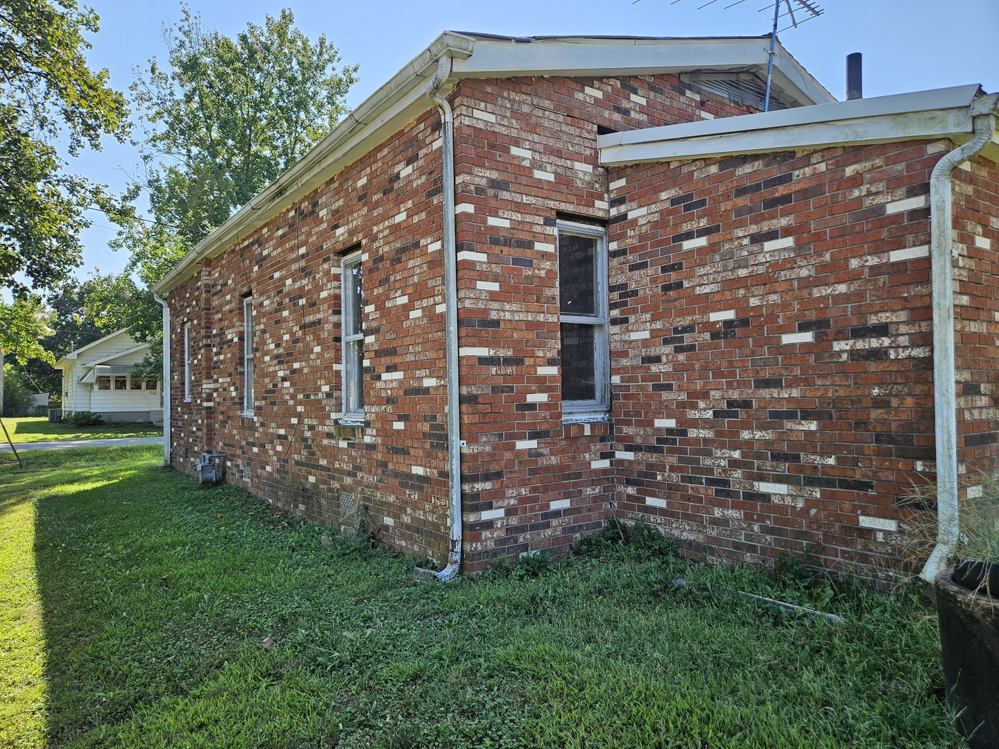 211 N Seba Street Property Photo 4