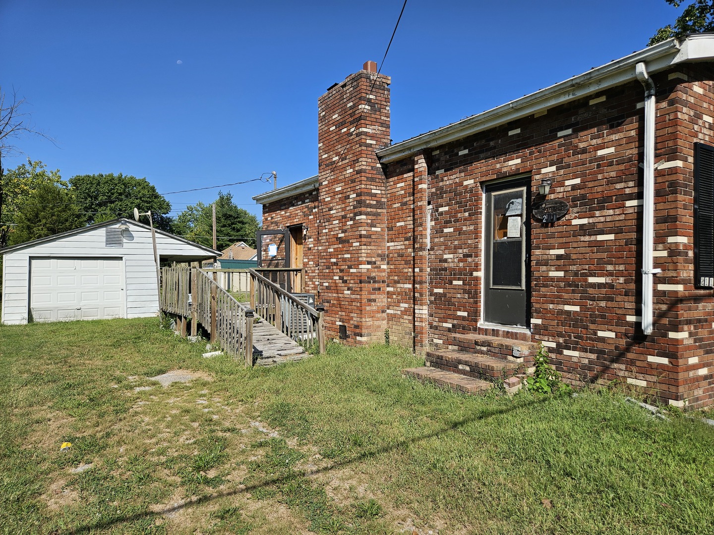 211 N Seba Street Property Photo 6