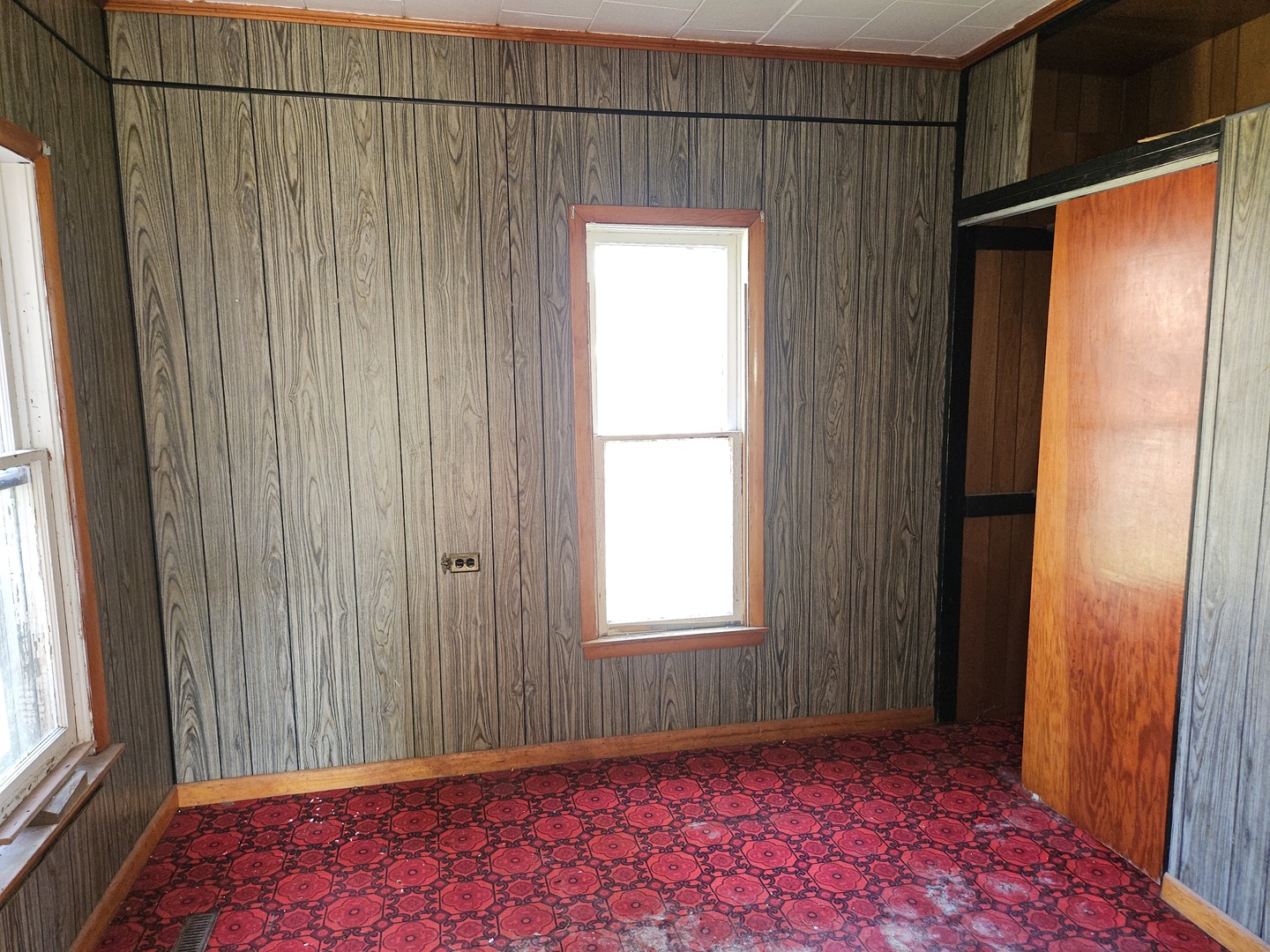 211 N Seba Street Property Photo 15