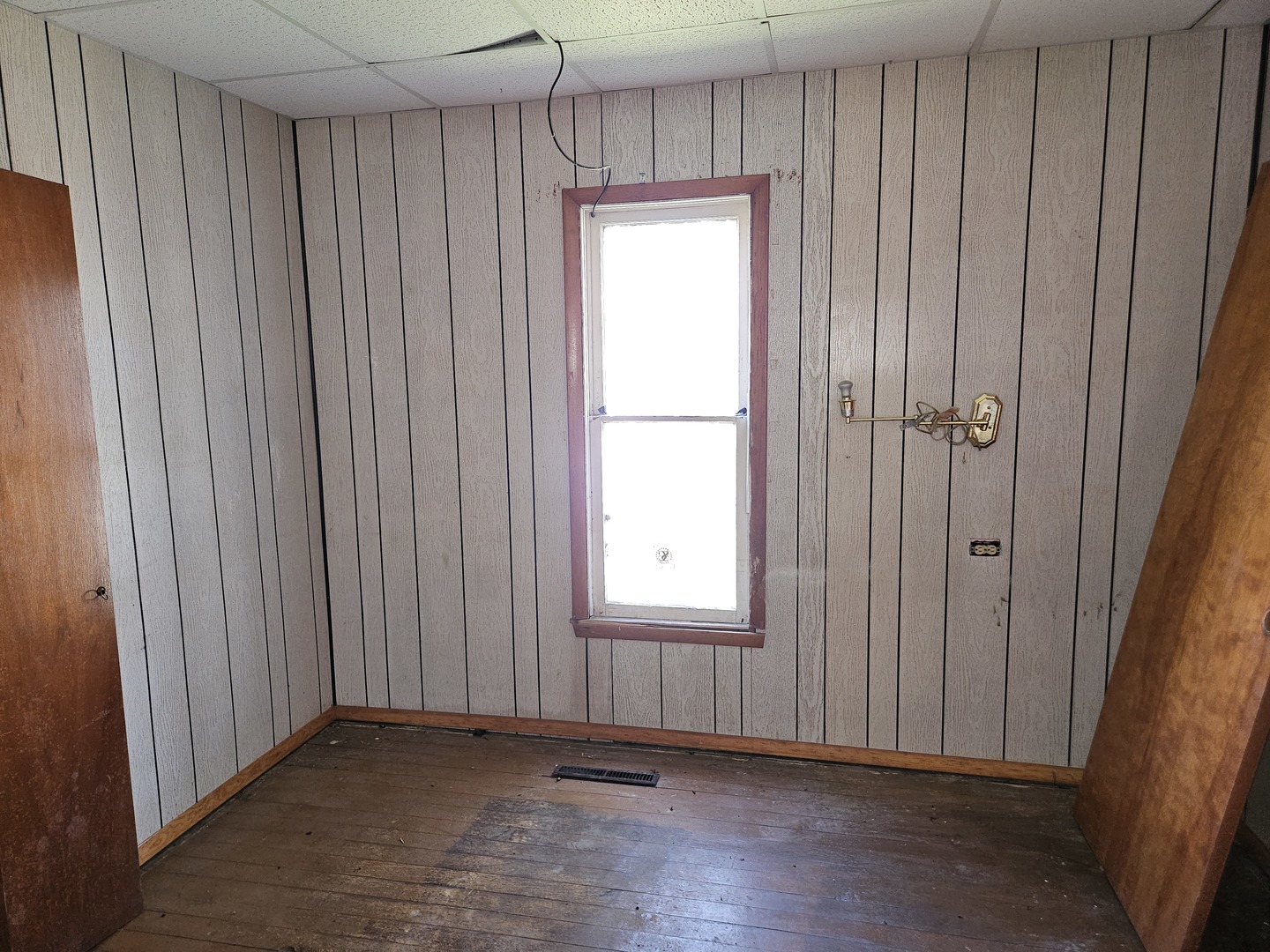 211 N Seba Street Property Photo 16