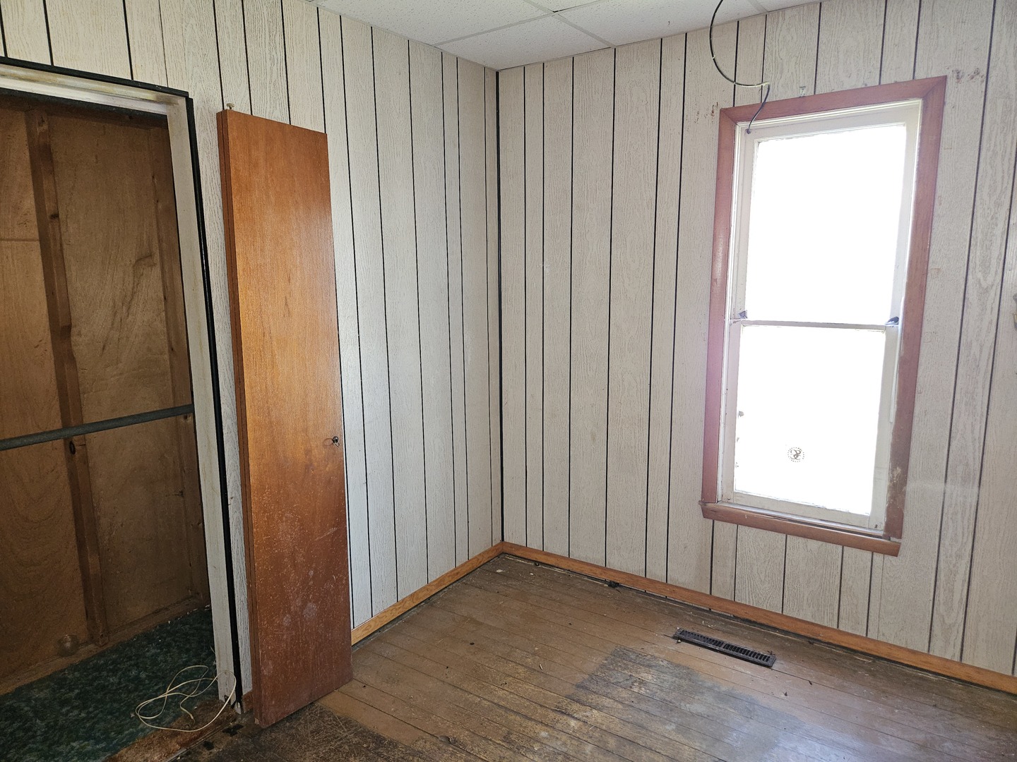 211 N Seba Street Property Photo 17
