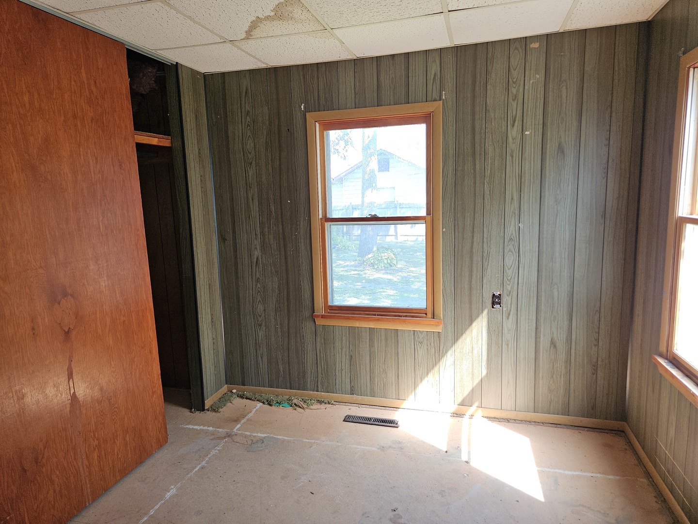 211 N Seba Street Property Photo 18