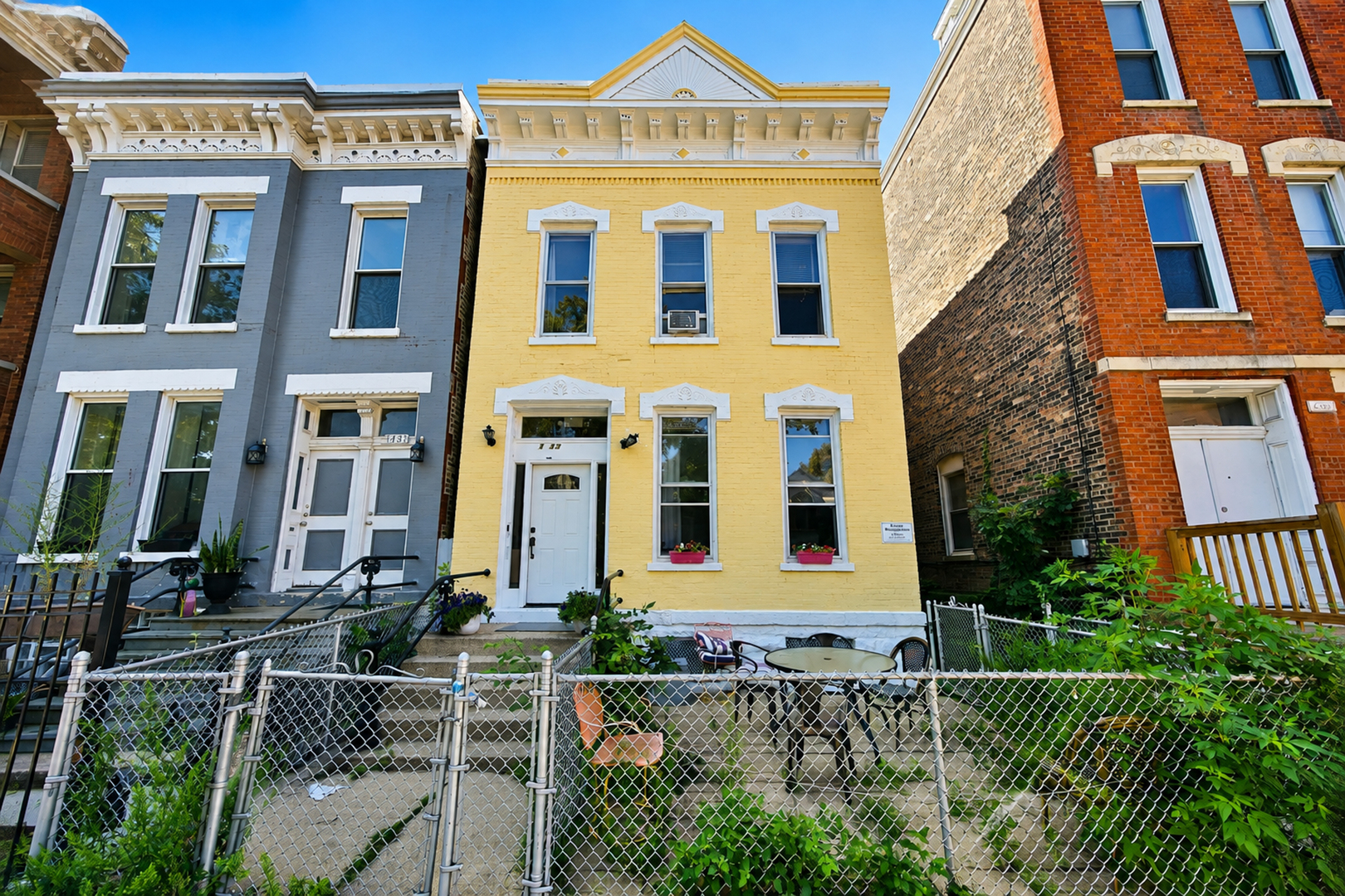 1433 W Superior Street Property Photo 1
