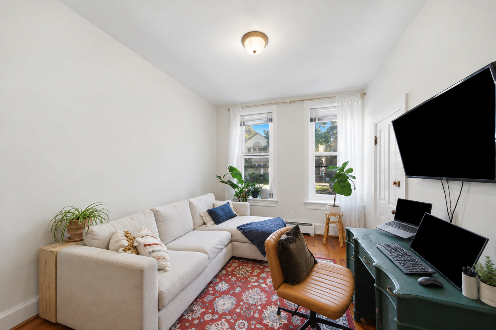 1433 W Superior Street Property Photo 2