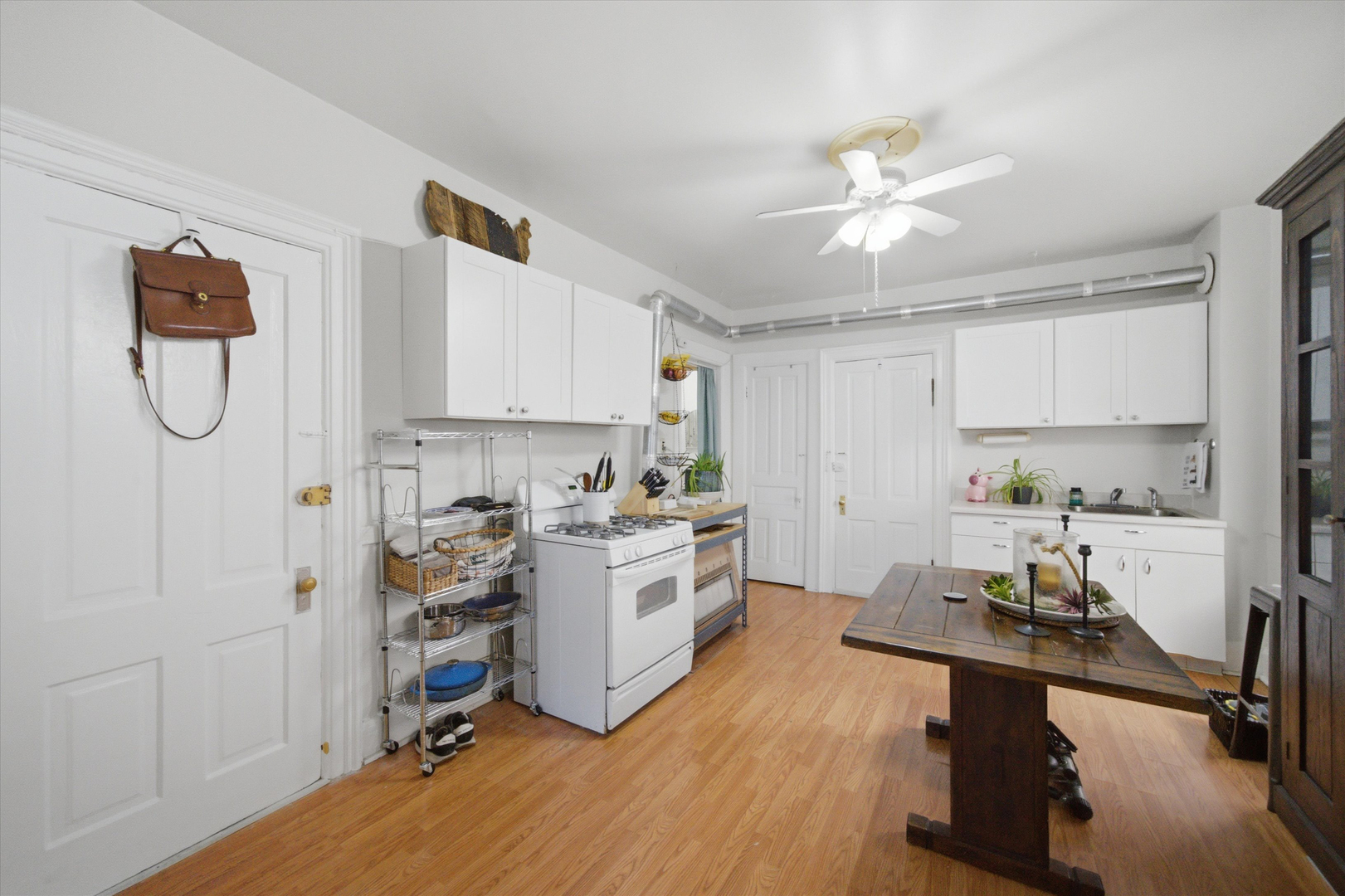 1433 W Superior Street Property Photo 16