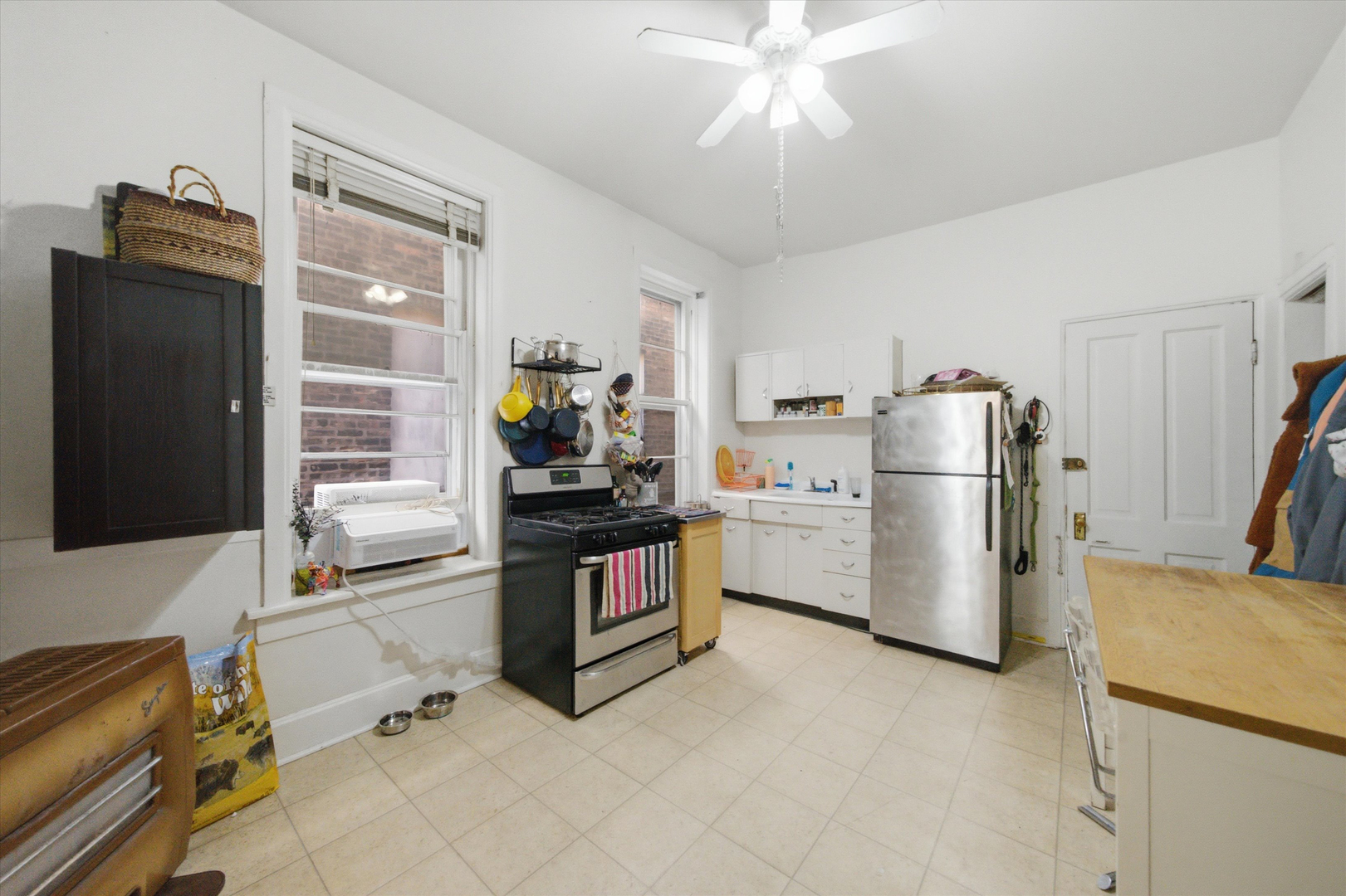 1433 W Superior Street Property Photo 23