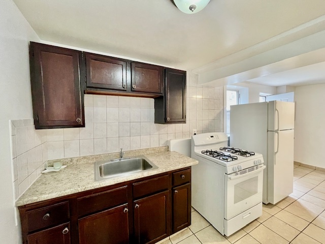 2227 W 19th Street Coach Property Photo 2
