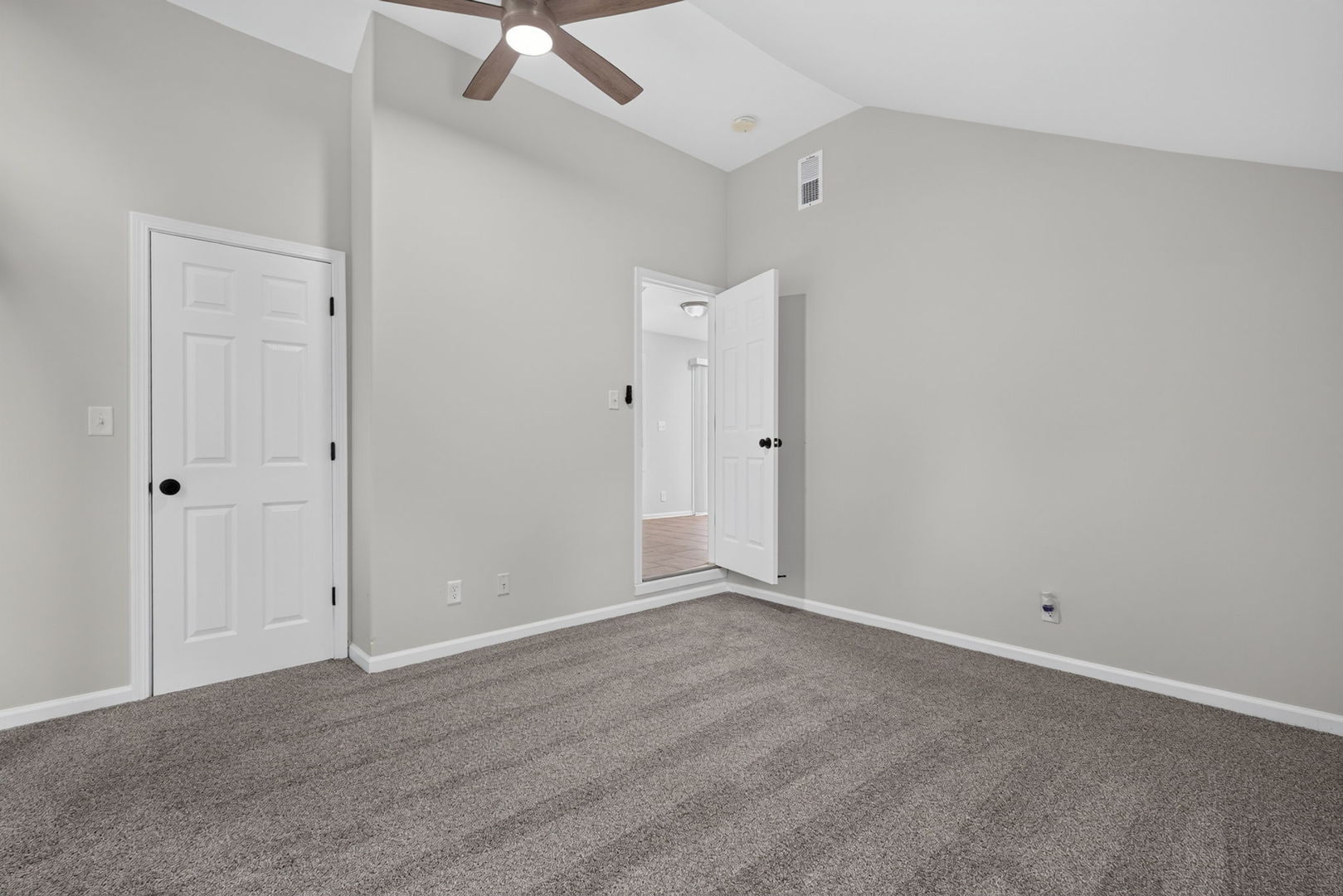1721 Kelly Avenue Property Photo 14