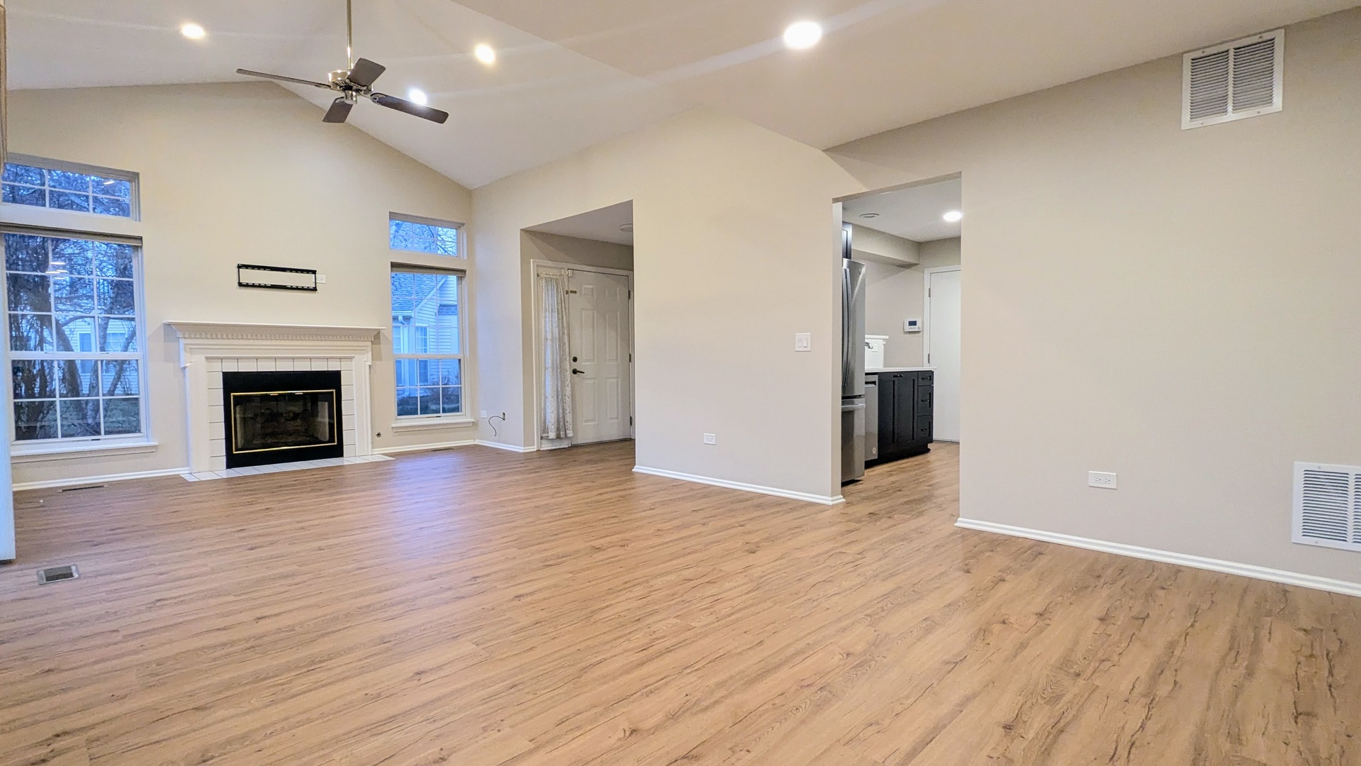 1628 Columbia Circle Property Photo 4