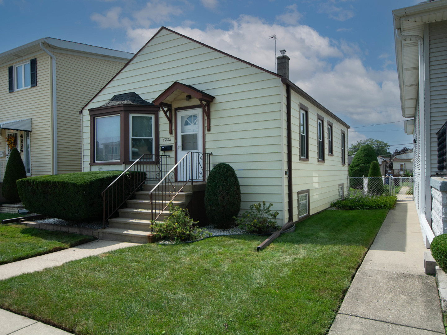 4228 N Overhill Avenue Property Photo 1