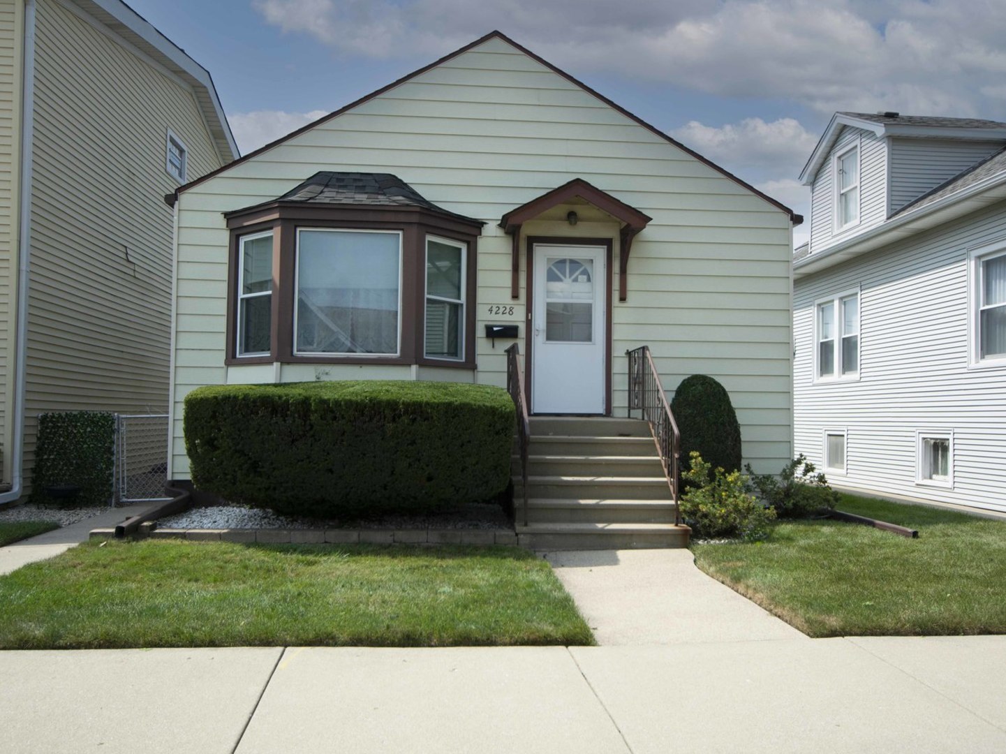 4228 N Overhill Avenue Property Photo 2