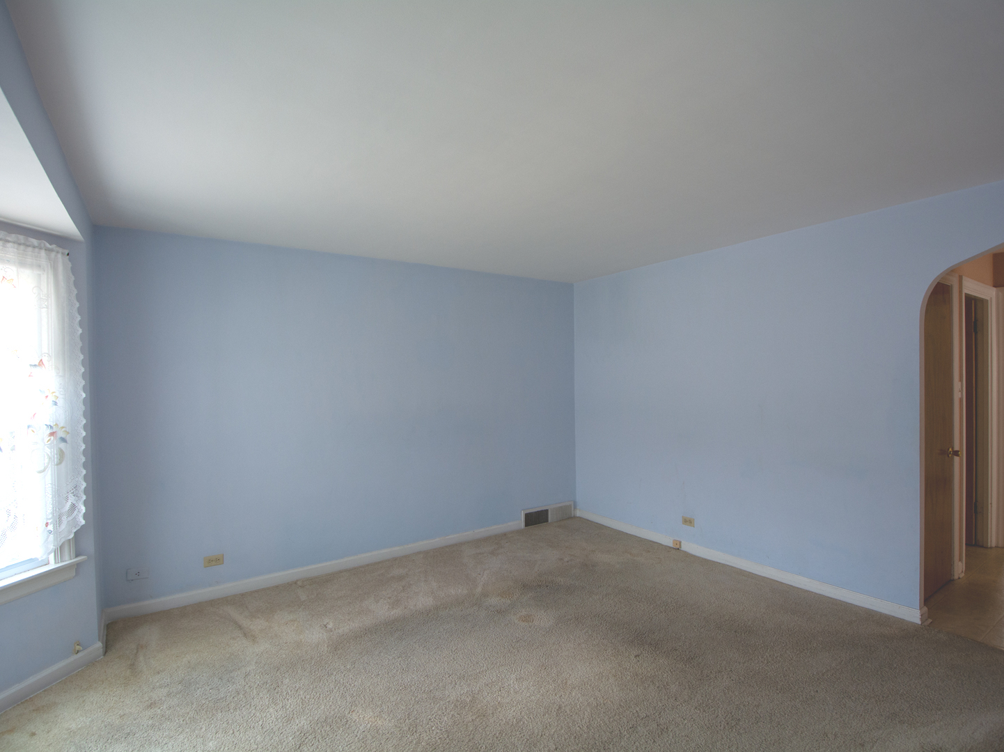 4228 N Overhill Avenue Property Photo 3
